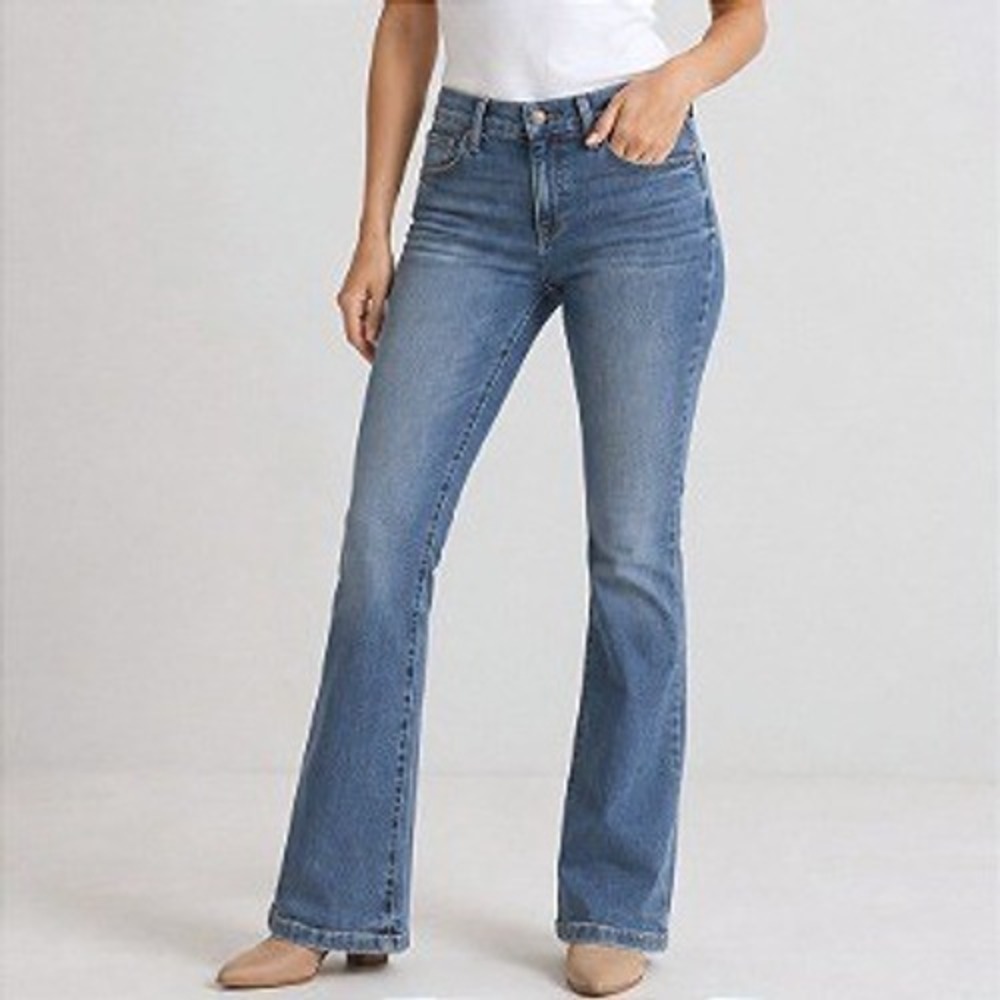 NWT Express Mid Rise Medium Wash Bootcut Stretch Classic Jeans 12